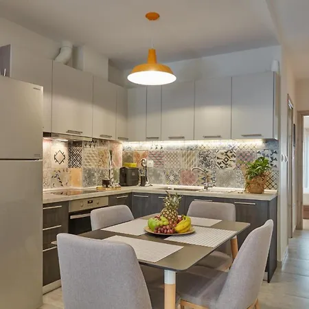 F & B Collection - Flat For 4 * Saloniki